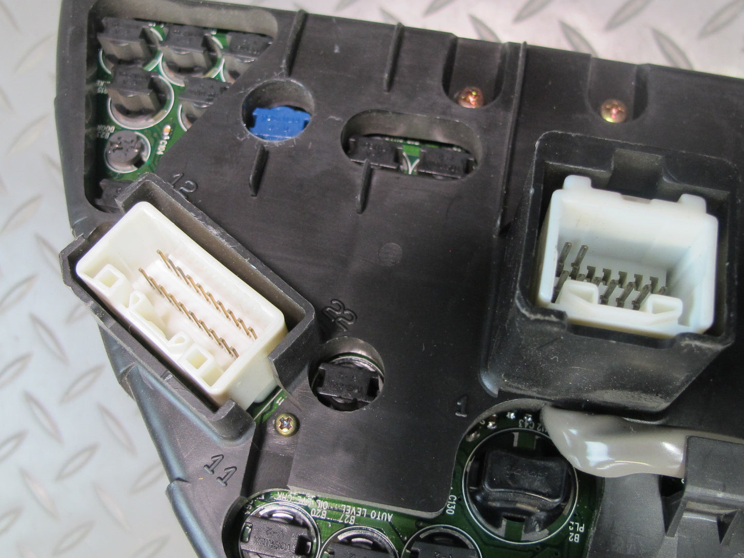 2001 Lexus JCE10L IS300 A/T Instrument Cluster Gauge Speedometer 83800-53220 OEM