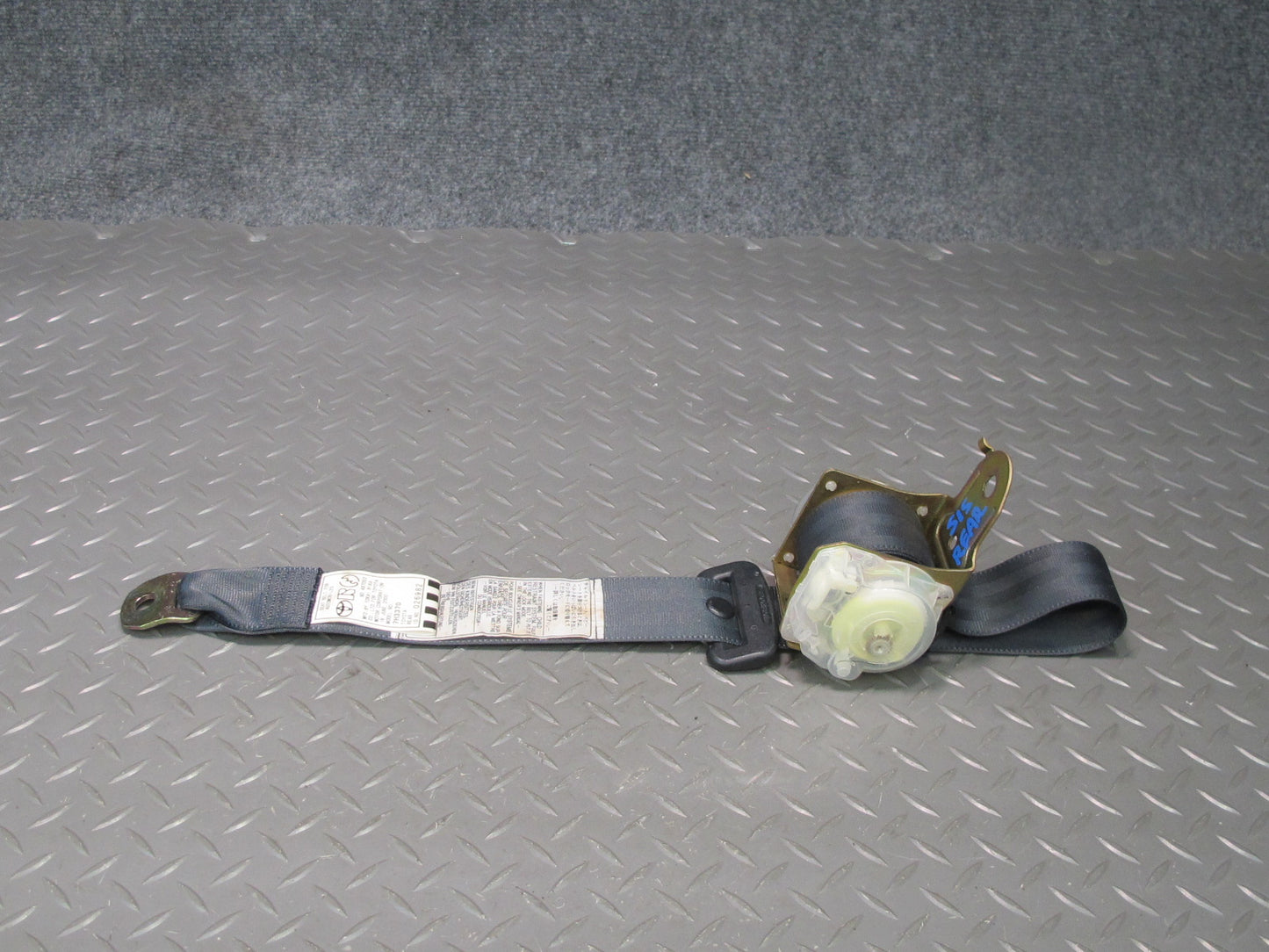 01-05 LEXUS IS300 REAR LEFT CENTER RIGHT SIDE SEATBELT RETRACTOR SET OEM