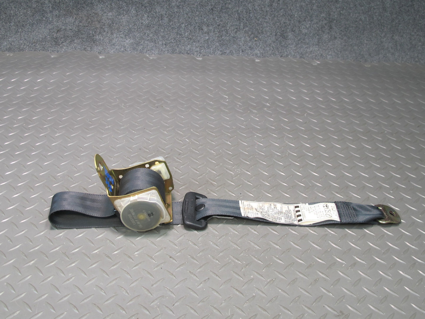 01-05 LEXUS IS300 REAR LEFT CENTER RIGHT SIDE SEATBELT RETRACTOR SET OEM