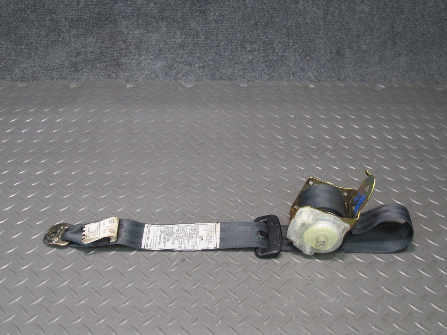 01-05 LEXUS IS300 REAR LEFT CENTER RIGHT SIDE SEATBELT RETRACTOR SET OEM