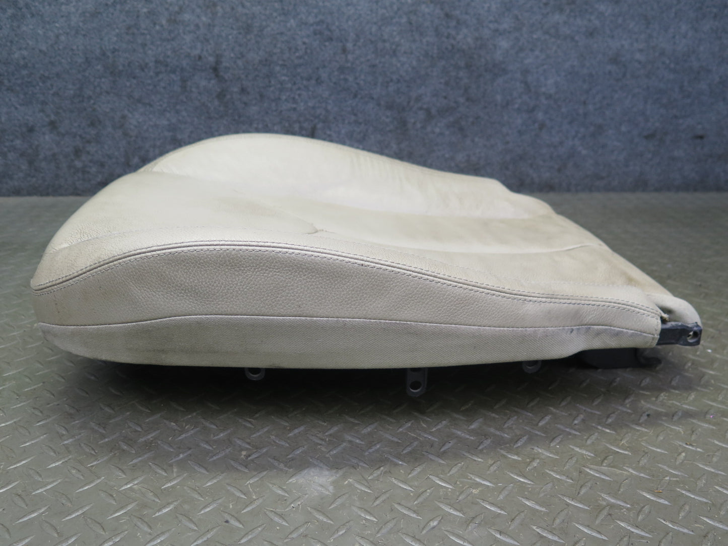 05-06 Mercedes R171 Slk-class Front Right Leather Seat Lower Cushion Beige OEM