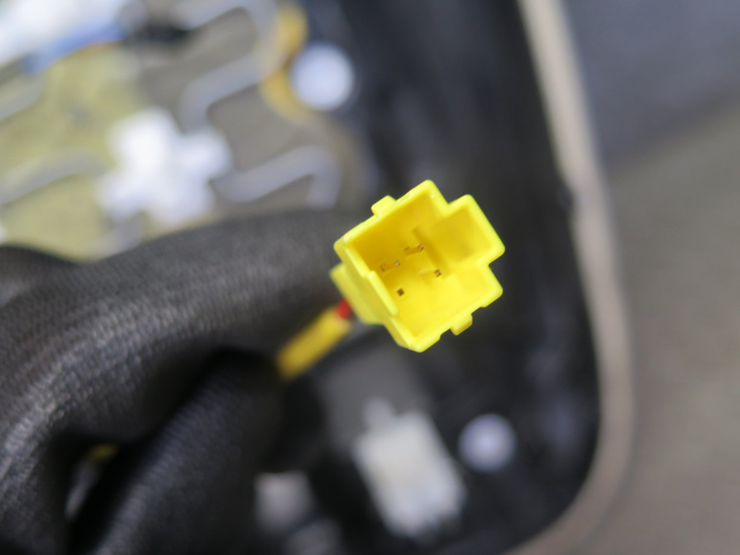 05-06 Mercedes R171 Slk-class Front Right Leather Seat Lower Cushion Beige OEM