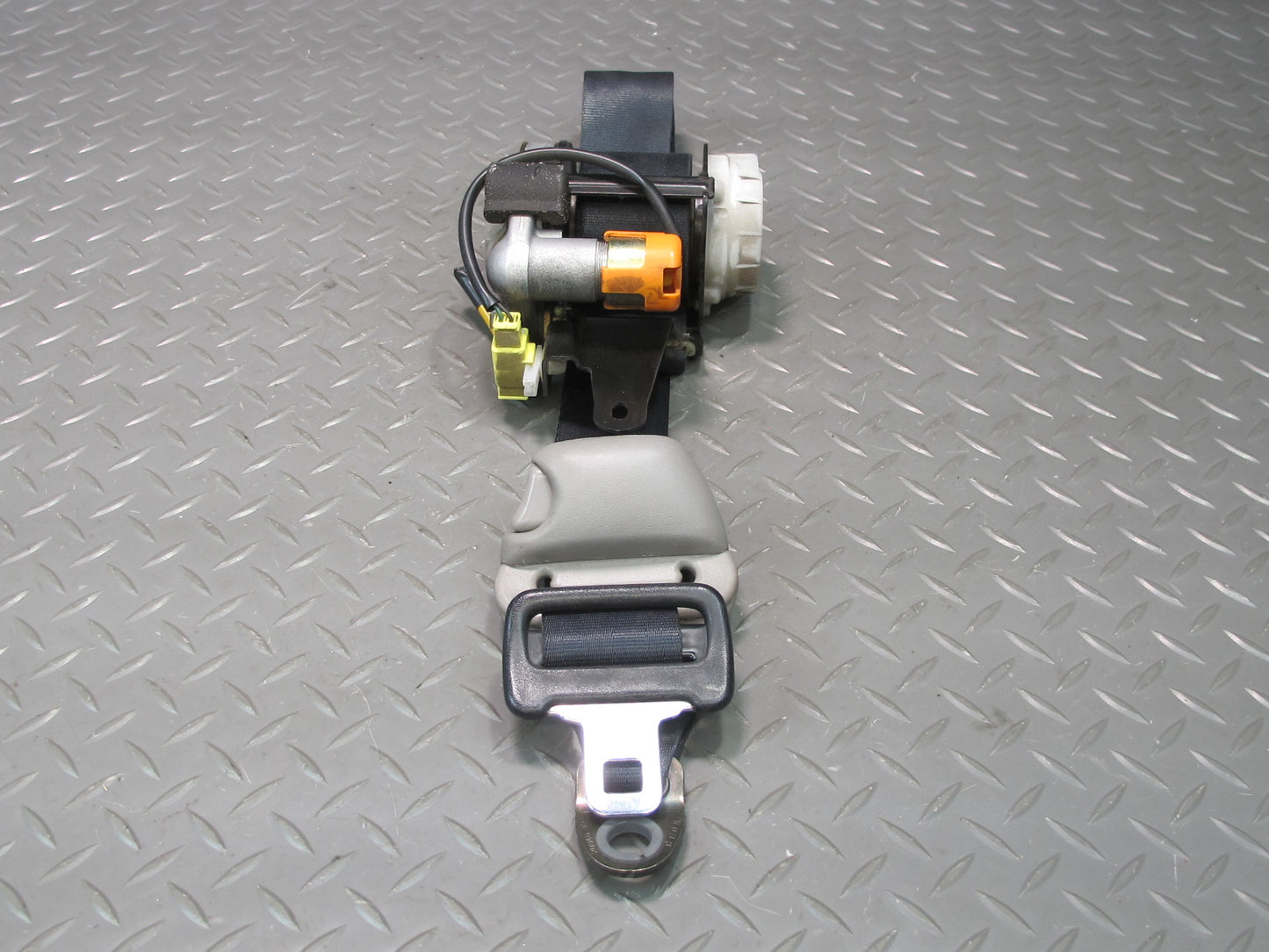 01-05 LEXUS IS300 FRONT RIGHT PASSENGER SIDE SEATBELT RETRACTOR SET OEM