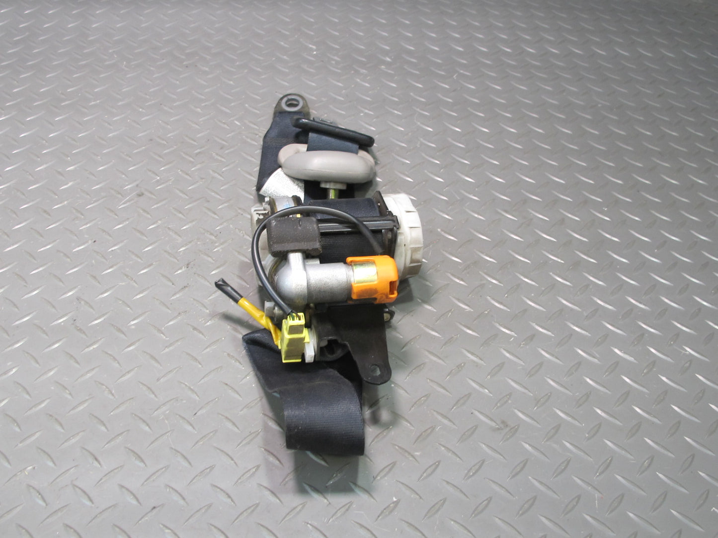 01-05 LEXUS IS300 FRONT RIGHT PASSENGER SIDE SEATBELT RETRACTOR SET OEM