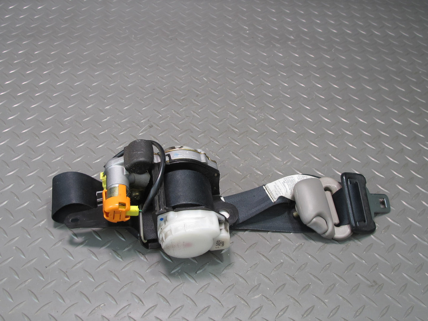 01-05 LEXUS IS300 FRONT RIGHT PASSENGER SIDE SEATBELT RETRACTOR SET OEM