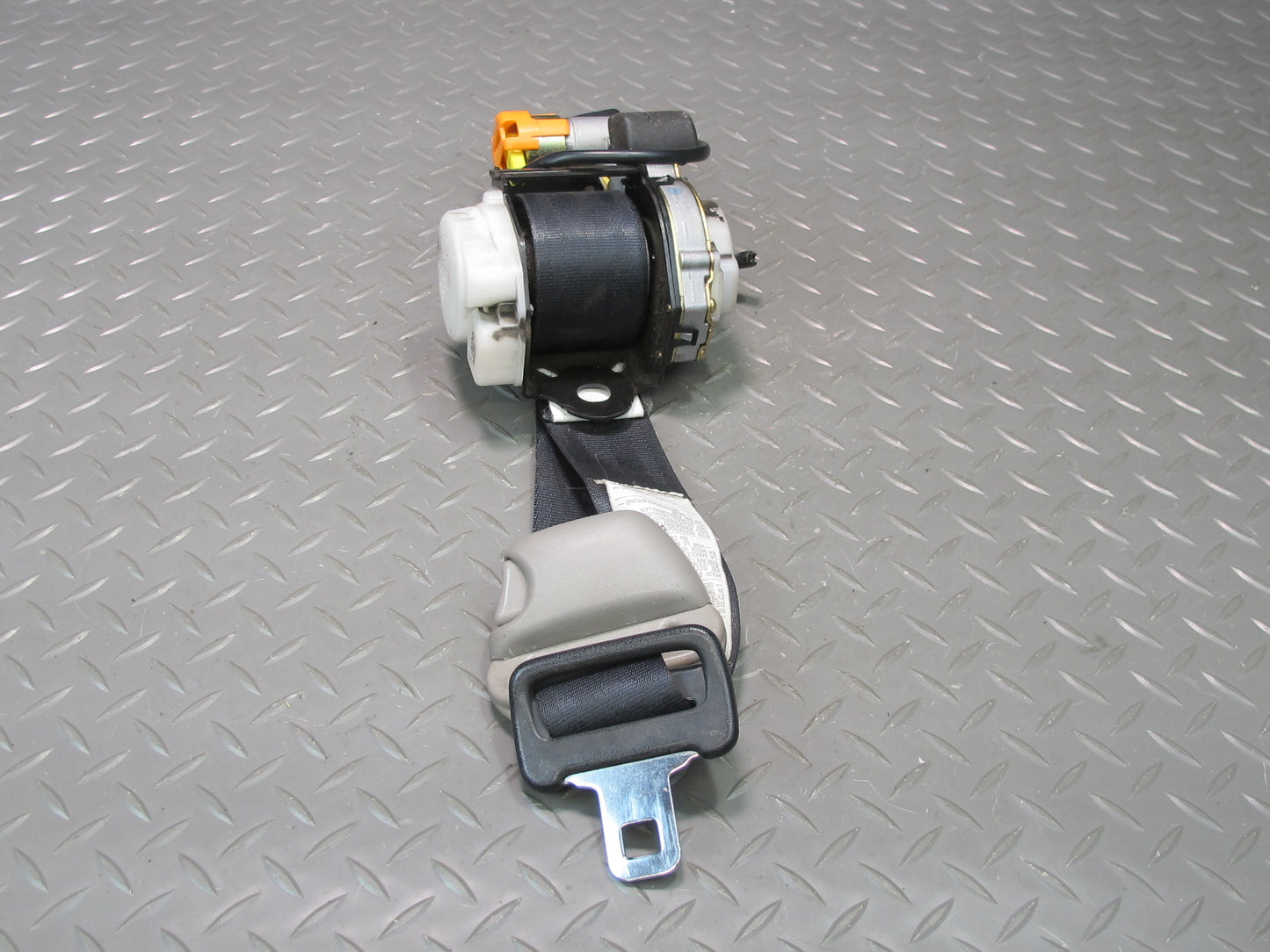 01-05 LEXUS IS300 FRONT RIGHT PASSENGER SIDE SEATBELT RETRACTOR SET OEM