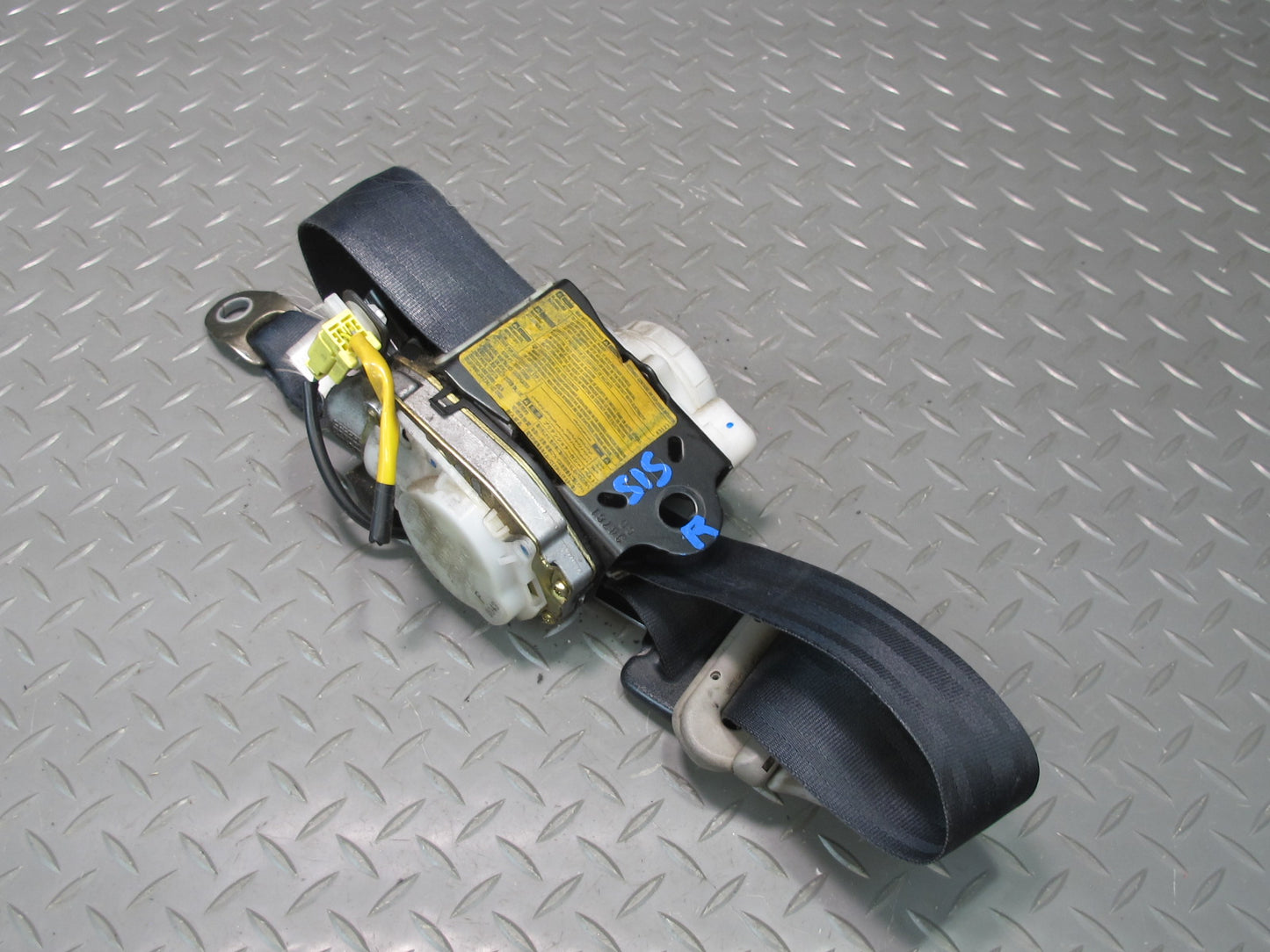 01-05 LEXUS IS300 FRONT RIGHT PASSENGER SIDE SEATBELT RETRACTOR SET OEM