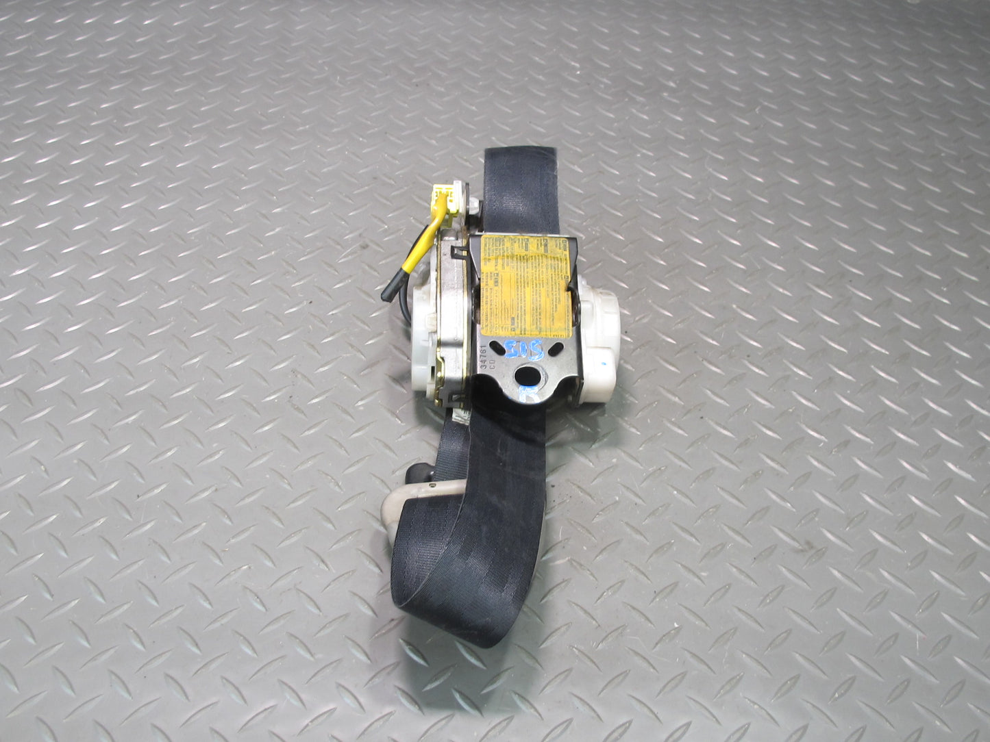 01-05 LEXUS IS300 FRONT RIGHT PASSENGER SIDE SEATBELT RETRACTOR SET OEM