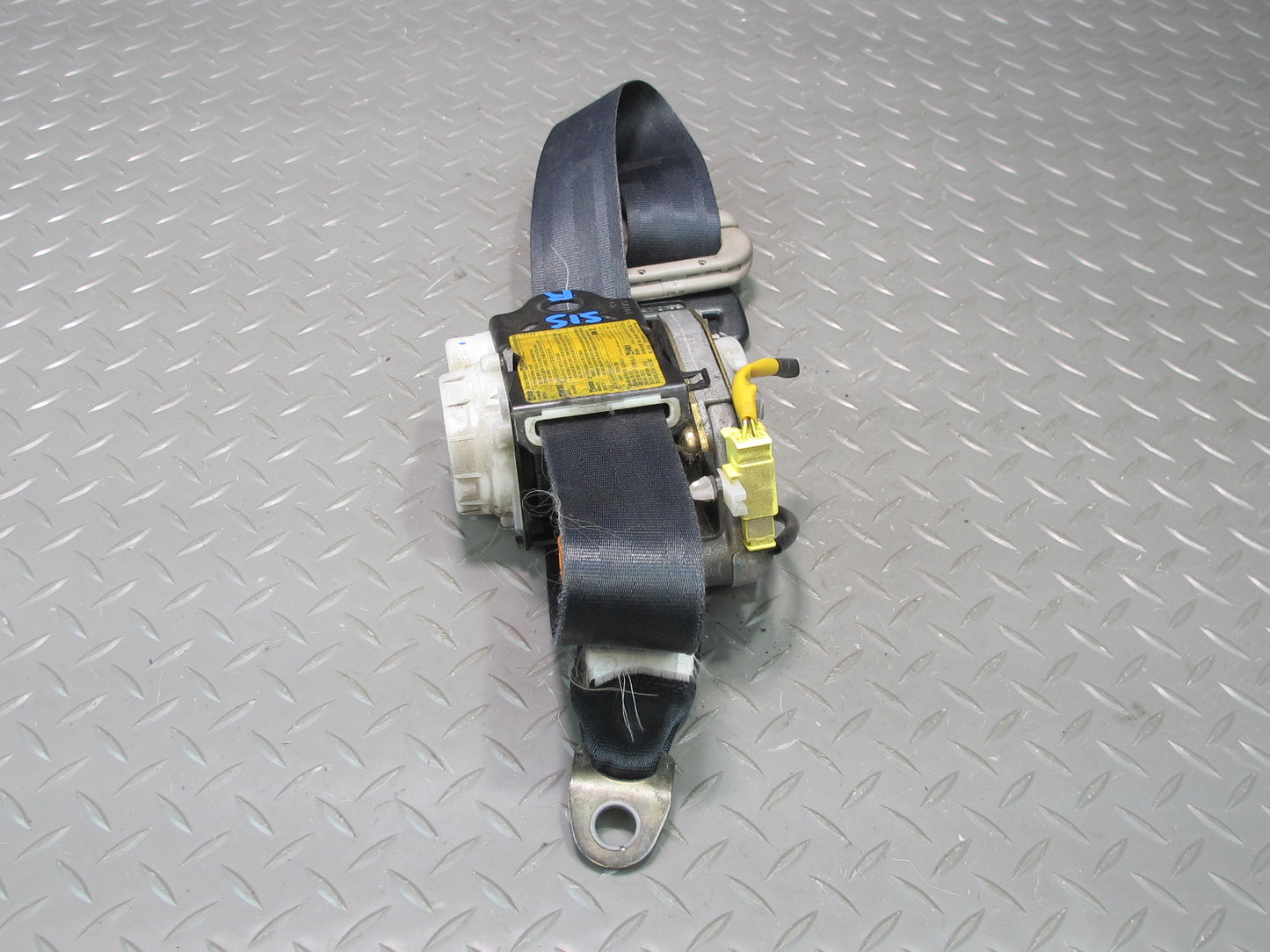 01-05 LEXUS IS300 FRONT RIGHT PASSENGER SIDE SEATBELT RETRACTOR SET OEM