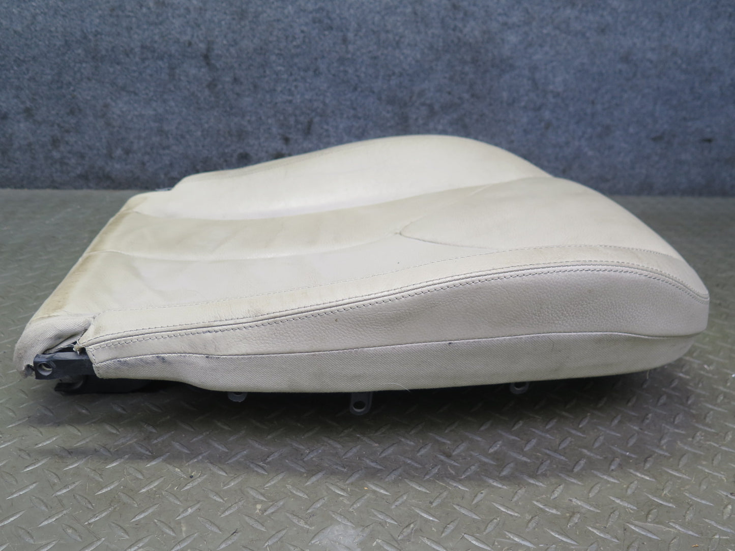 05-06 Mercedes R171 Slk-class Front Left Leather Seat Lower Cushion Beige OEM