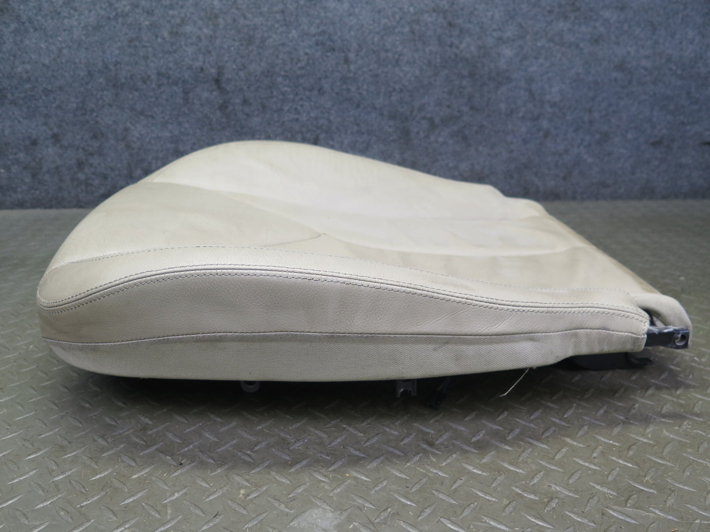 05-06 Mercedes R171 Slk-class Front Left Leather Seat Lower Cushion Beige OEM