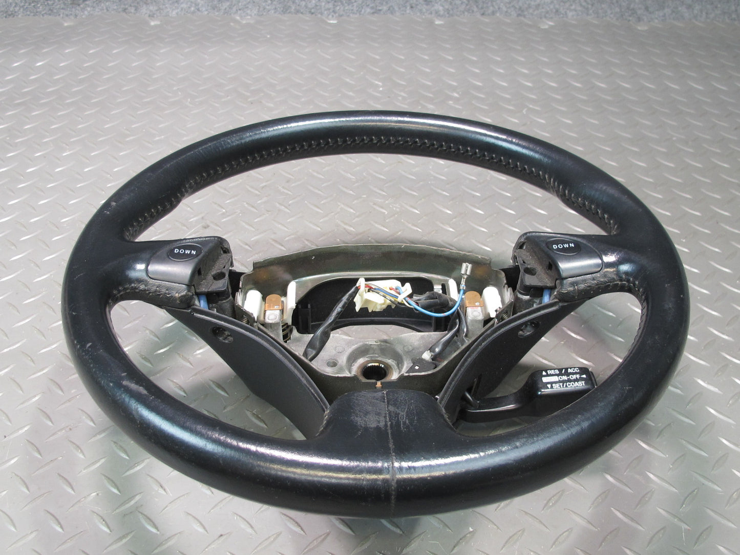 01-03 Lexus JCE10L IS300 A/T Leather Steering w Cruise & Controls OEM