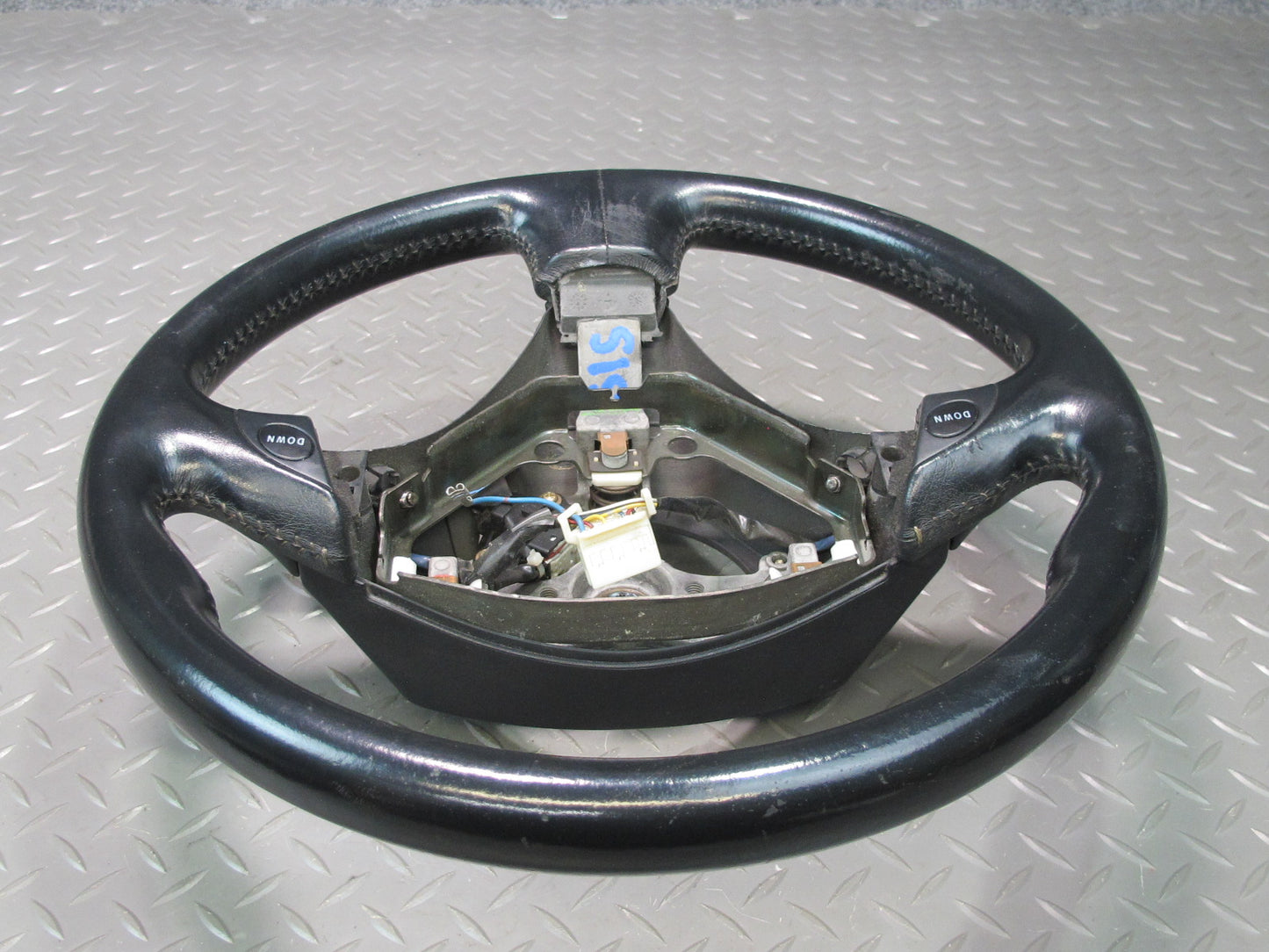 01-03 Lexus JCE10L IS300 A/T Leather Steering w Cruise & Controls OEM