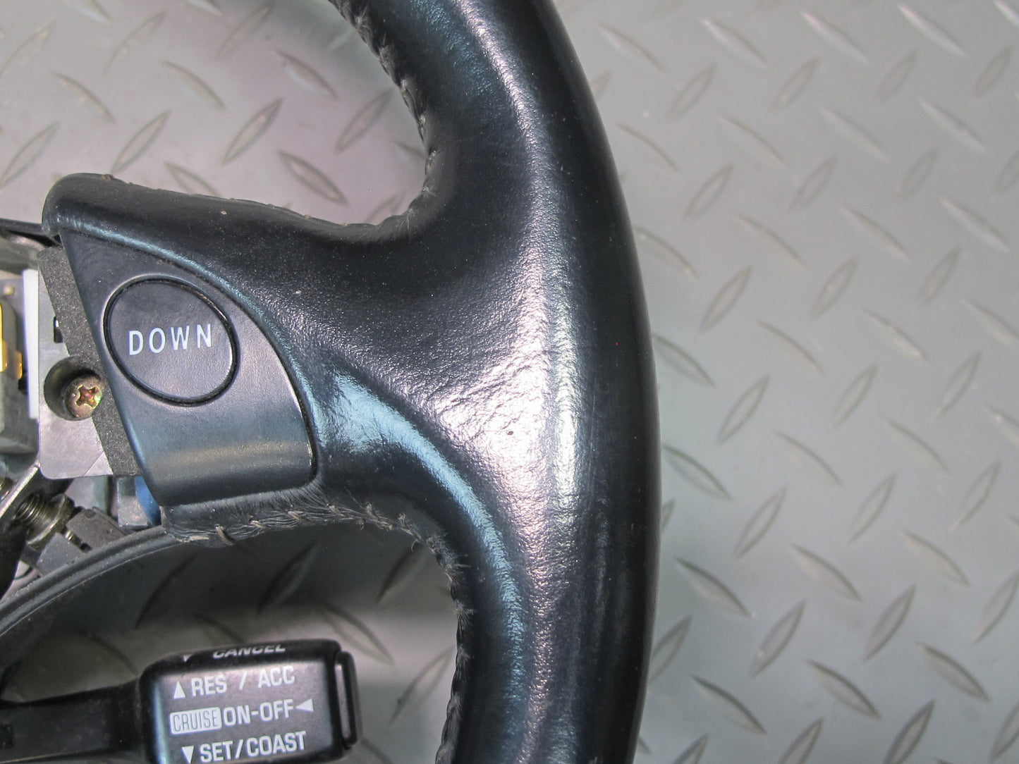 01-03 Lexus JCE10L IS300 A/T Leather Steering w Cruise & Controls OEM