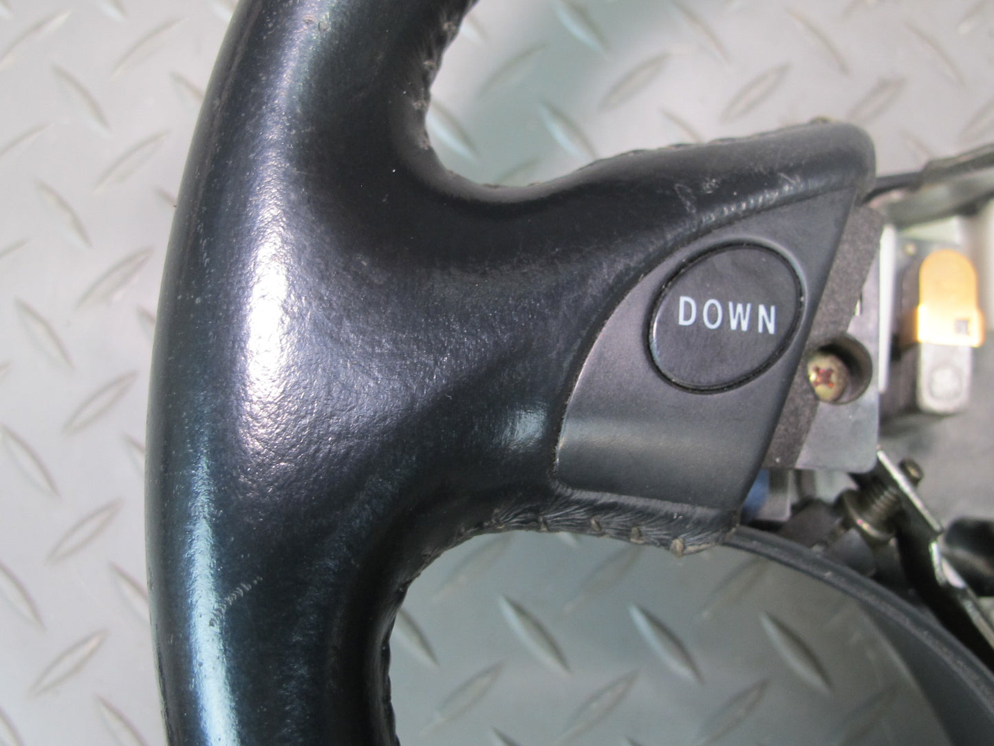 01-03 Lexus JCE10L IS300 A/T Leather Steering w Cruise & Controls OEM