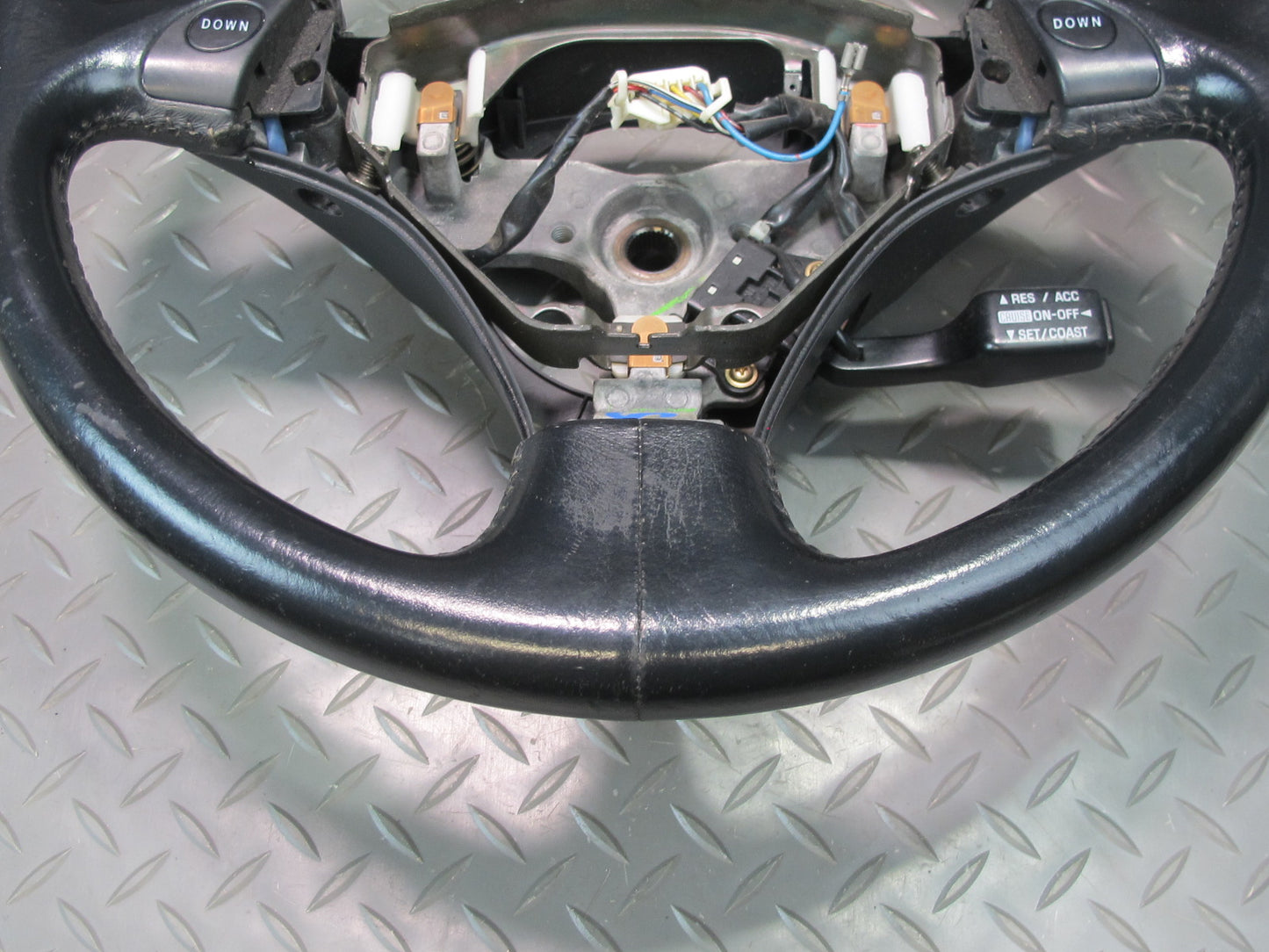 01-03 Lexus JCE10L IS300 A/T Leather Steering w Cruise & Controls OEM