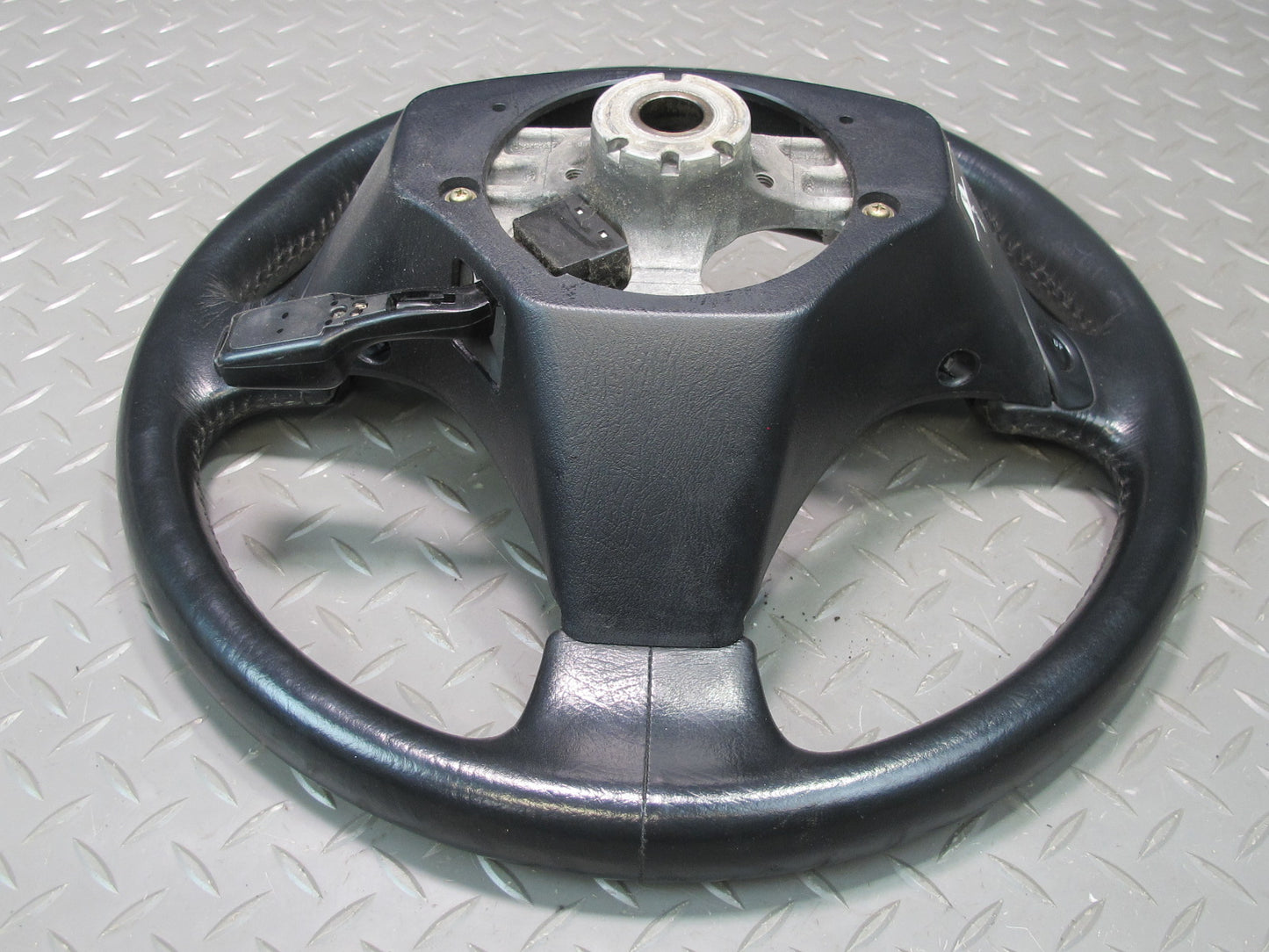 01-03 Lexus JCE10L IS300 A/T Leather Steering w Cruise & Controls OEM