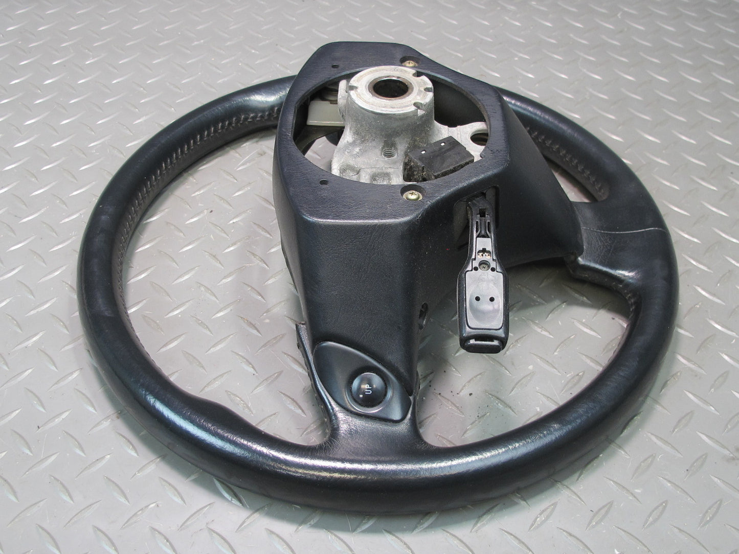 01-03 Lexus JCE10L IS300 A/T Leather Steering w Cruise & Controls OEM