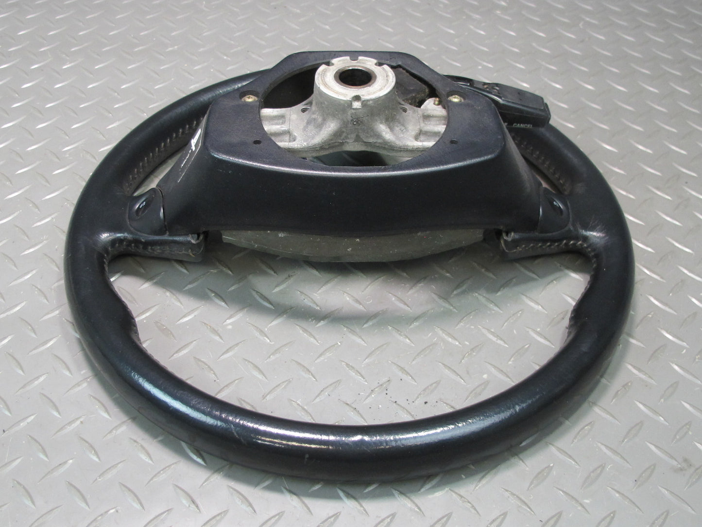 01-03 Lexus JCE10L IS300 A/T Leather Steering w Cruise & Controls OEM