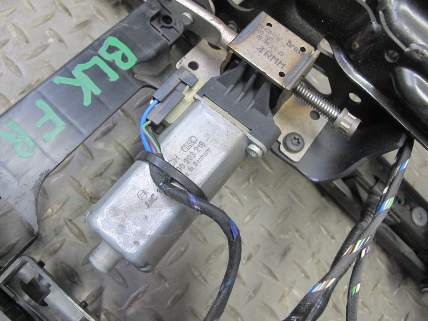 05-08 Mercedes R171 Slk-class Front Right Seat Track w Motors & Module Assy OEM