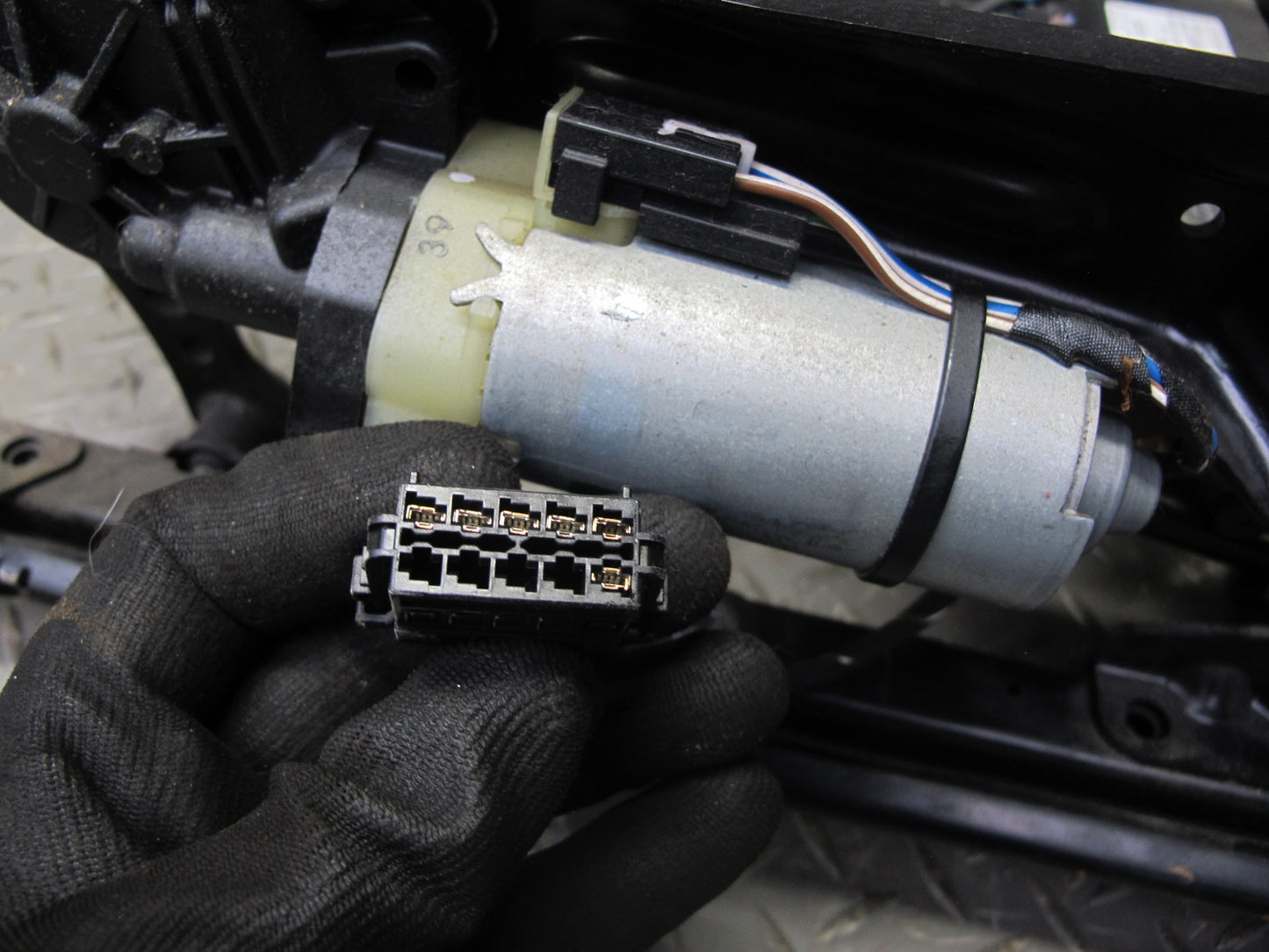 05-08 Mercedes R171 Slk-class Front Right Seat Track w Motors & Module Assy OEM