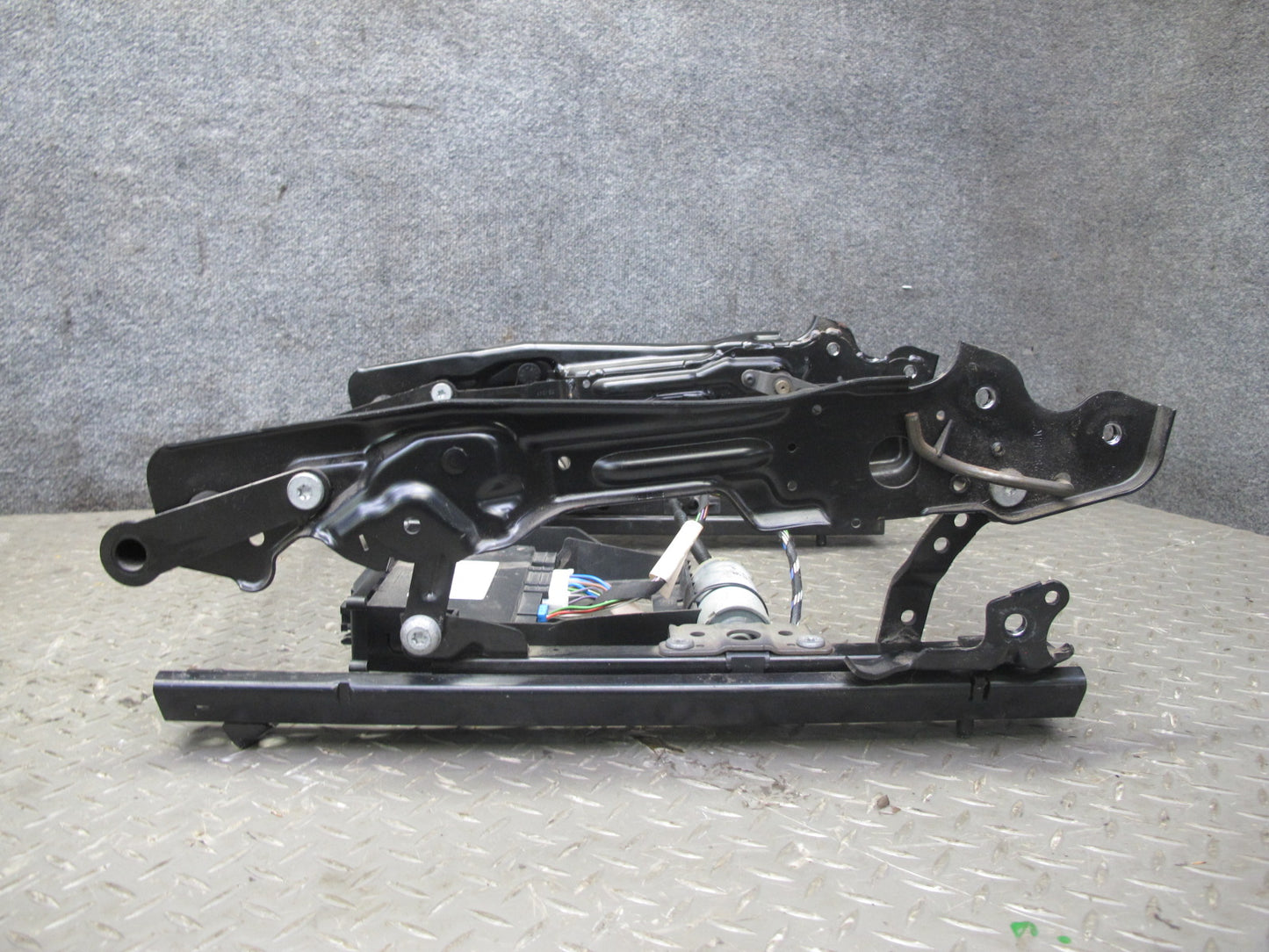 05-08 Mercedes R171 Slk-class Front Right Seat Track w Motors & Module Assy OEM