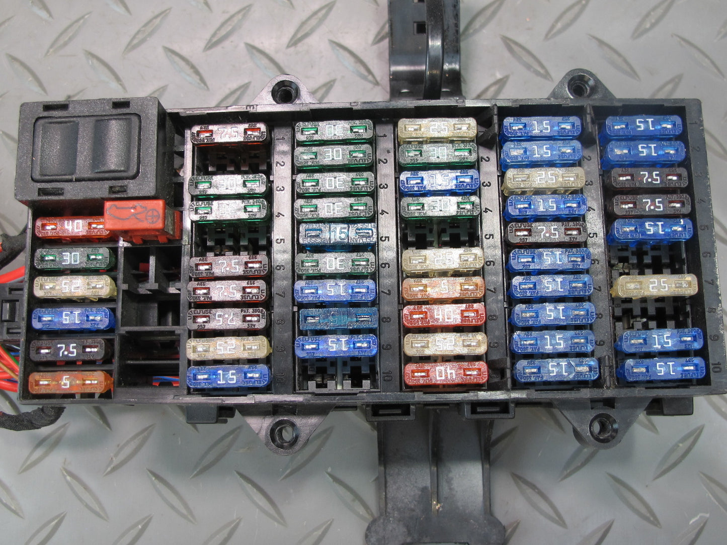 2000-2004 Porsche 911 996 Power Distribution Fuse Relay Box Module Unit