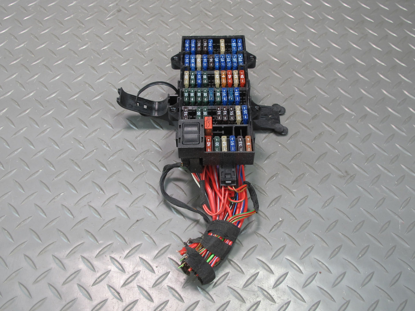 2000-2004 Porsche 911 996 Power Distribution Fuse Relay Box Module Unit