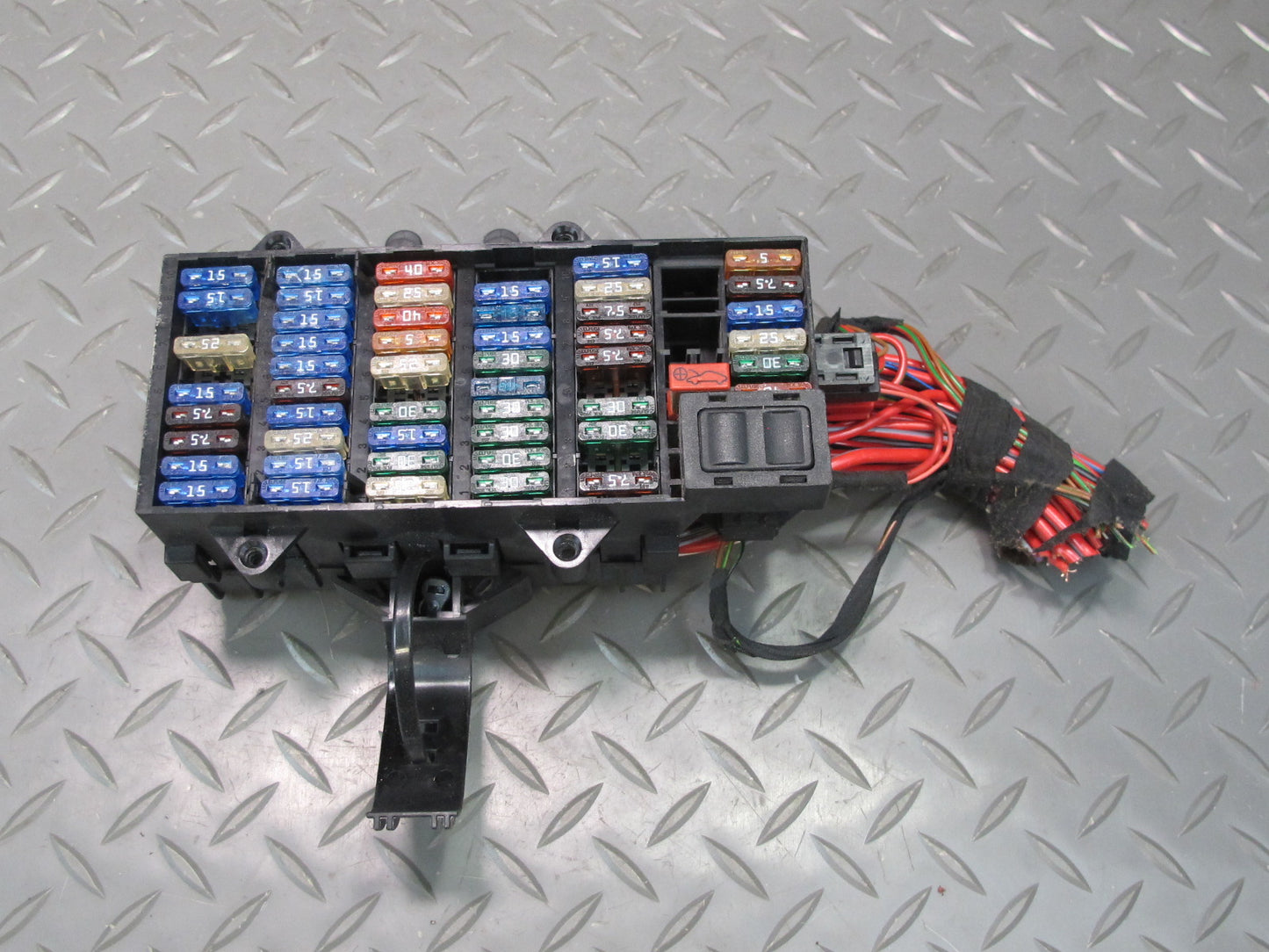 2000-2004 Porsche 911 996 Power Distribution Fuse Relay Box Module Unit