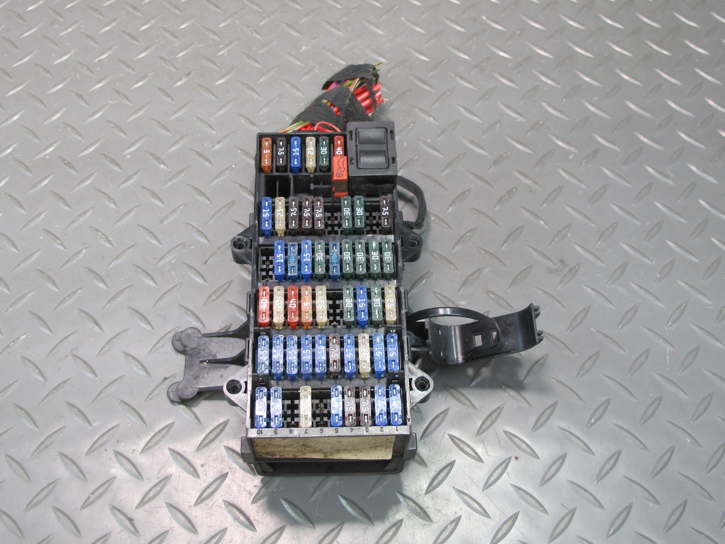 2000-2004 Porsche 911 996 Power Distribution Fuse Relay Box Module Unit