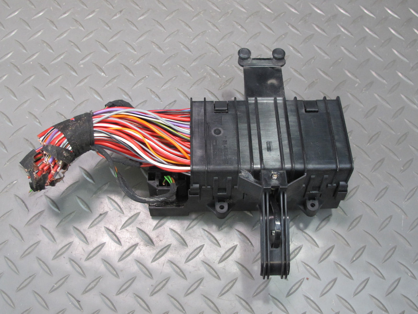 2000-2004 Porsche 911 996 Power Distribution Fuse Relay Box Module Unit