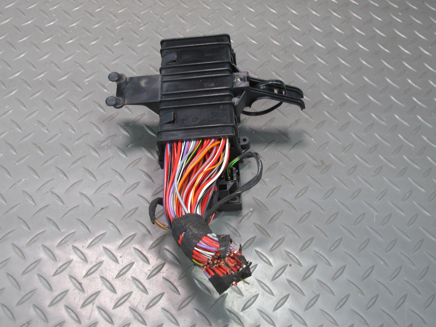 2000-2004 Porsche 911 996 Power Distribution Fuse Relay Box Module Unit