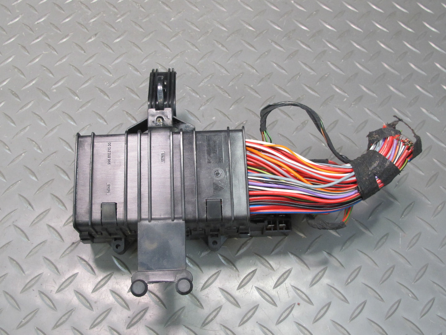 2000-2004 Porsche 911 996 Power Distribution Fuse Relay Box Module Unit