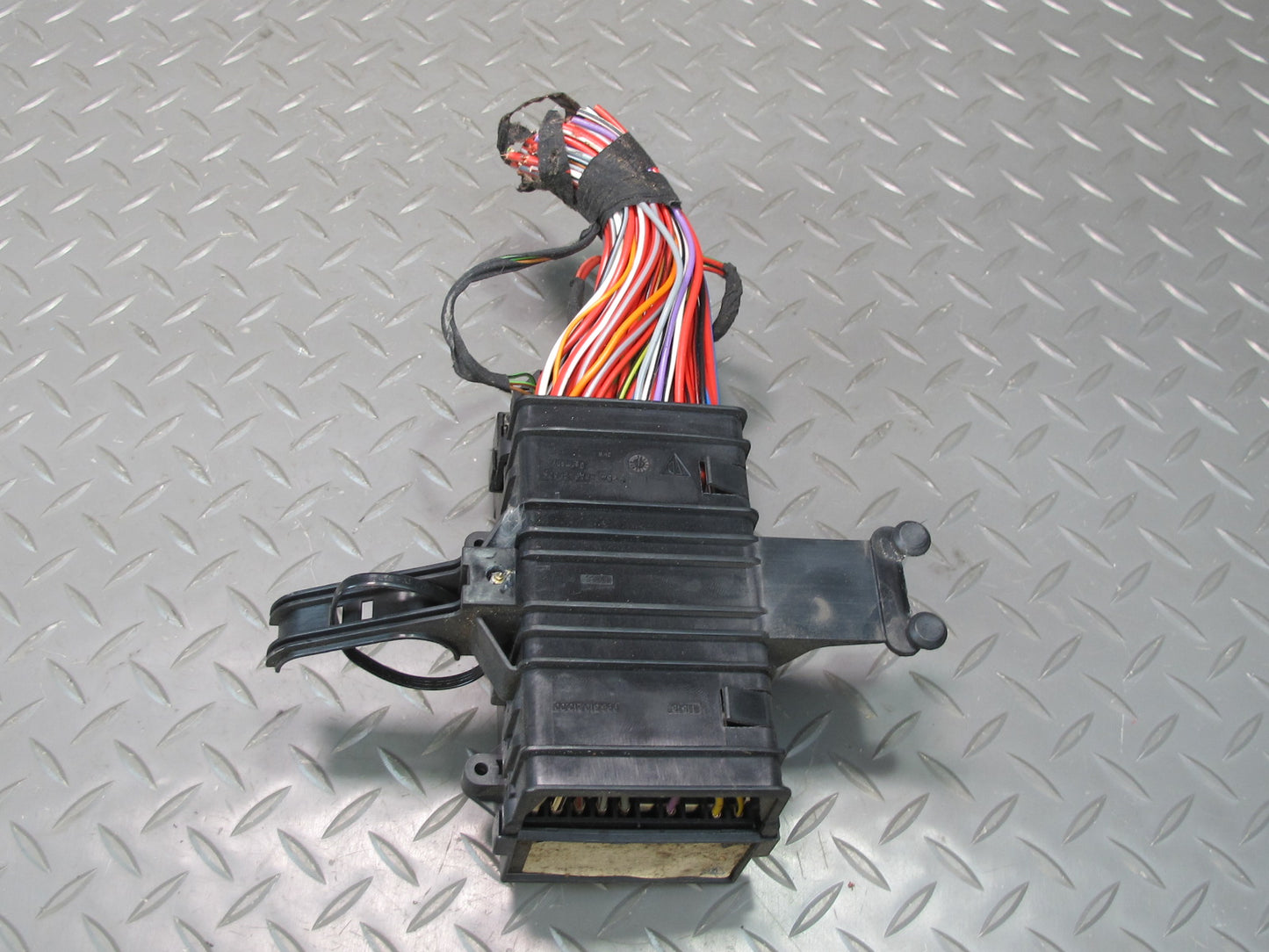 2000-2004 Porsche 911 996 Power Distribution Fuse Relay Box Module Unit