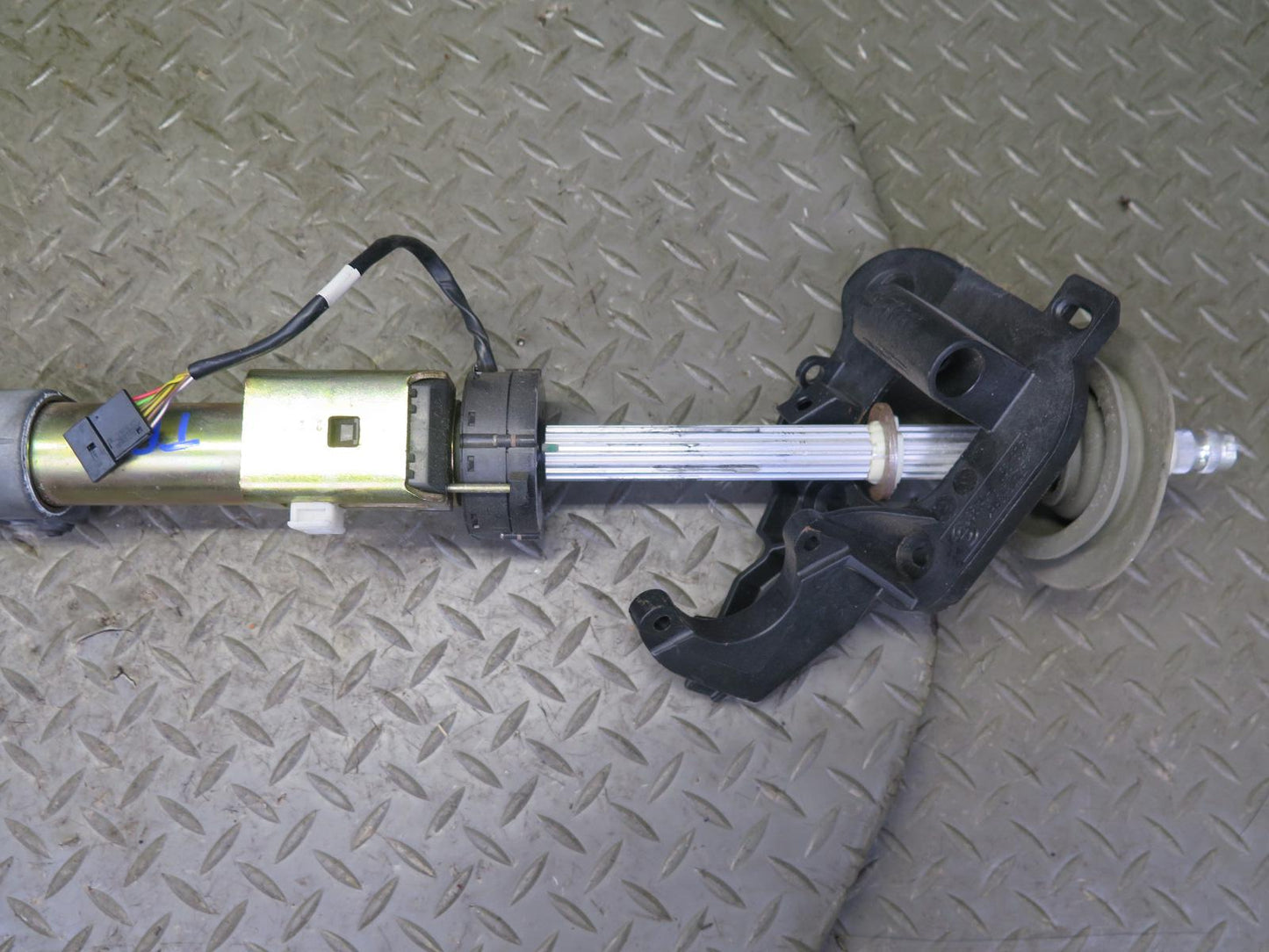 01-06 BMW E46 330ci M/T Steering Column 77K Miles OEM