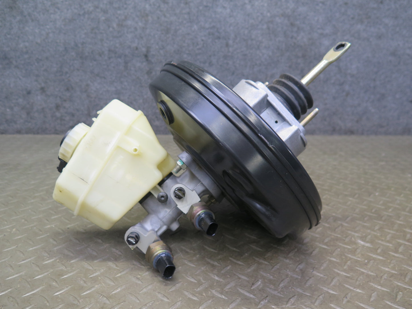 01-06 BMW E46 330ci Brake Master Cylinder Booster Fluid Reservoir 77K Miles OEM