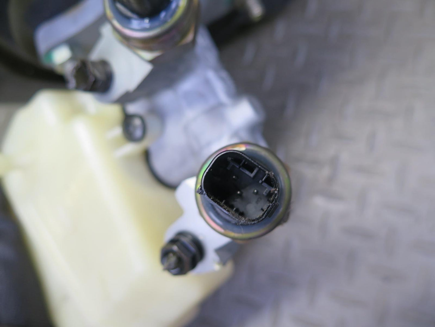 01-06 BMW E46 330ci Brake Master Cylinder Booster Fluid Reservoir 77K Miles OEM