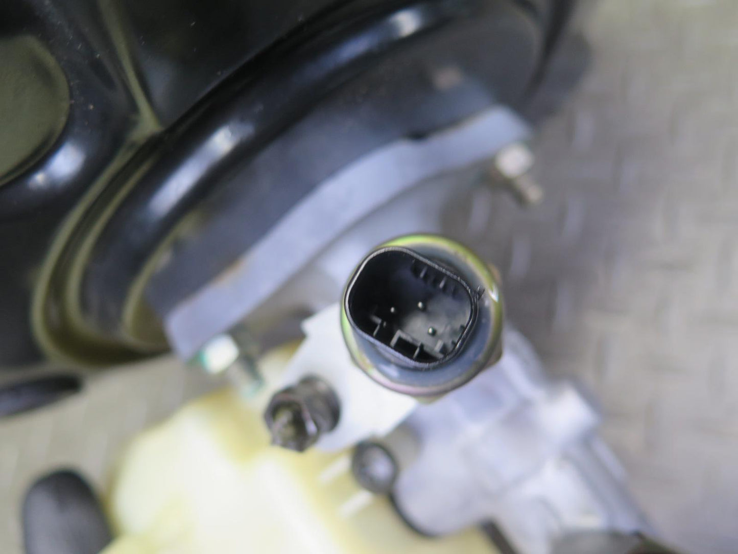 01-06 BMW E46 330ci Brake Master Cylinder Booster Fluid Reservoir 77K Miles OEM