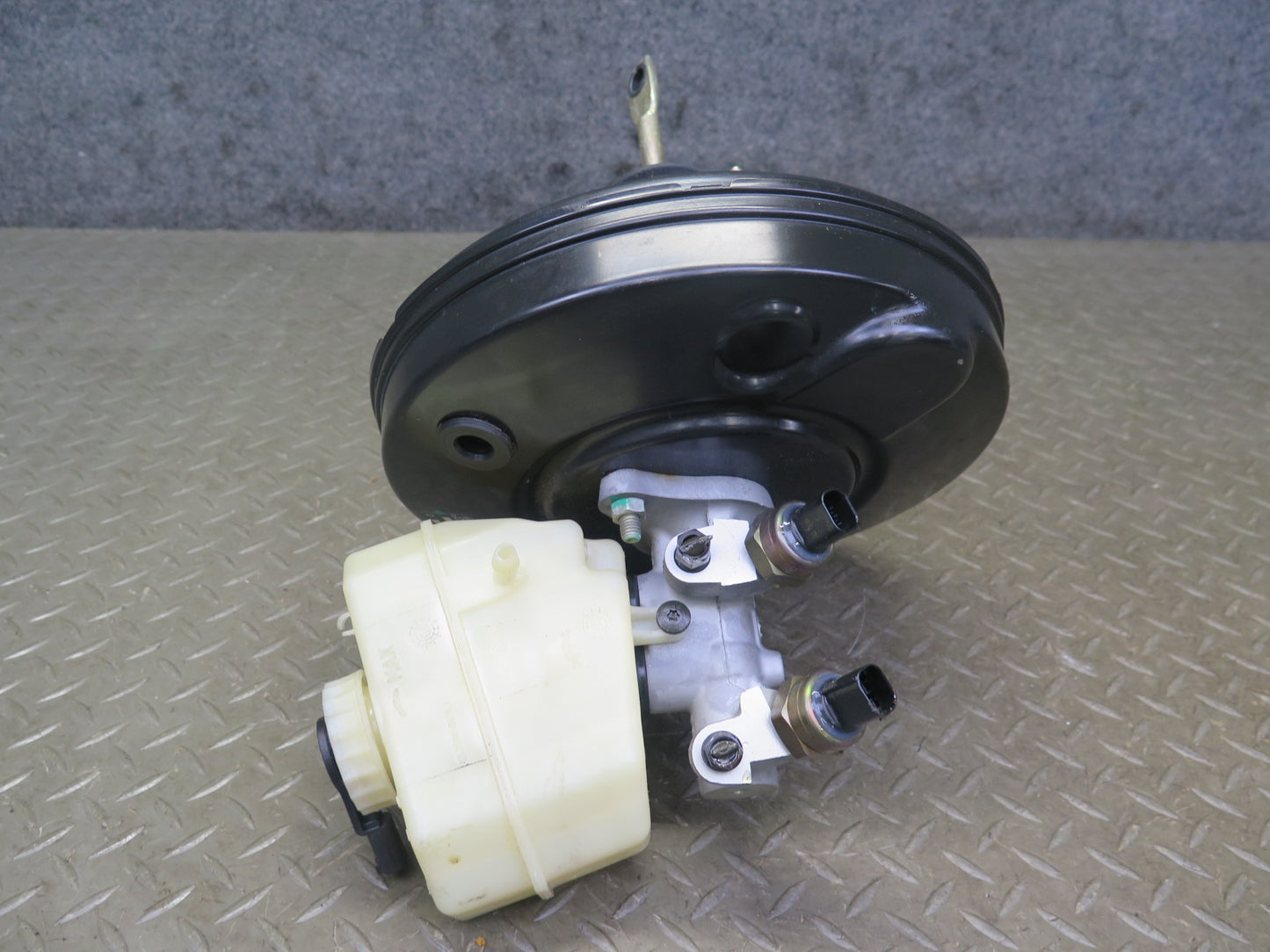 01-06 BMW E46 330ci Brake Master Cylinder Booster Fluid Reservoir 77K Miles OEM