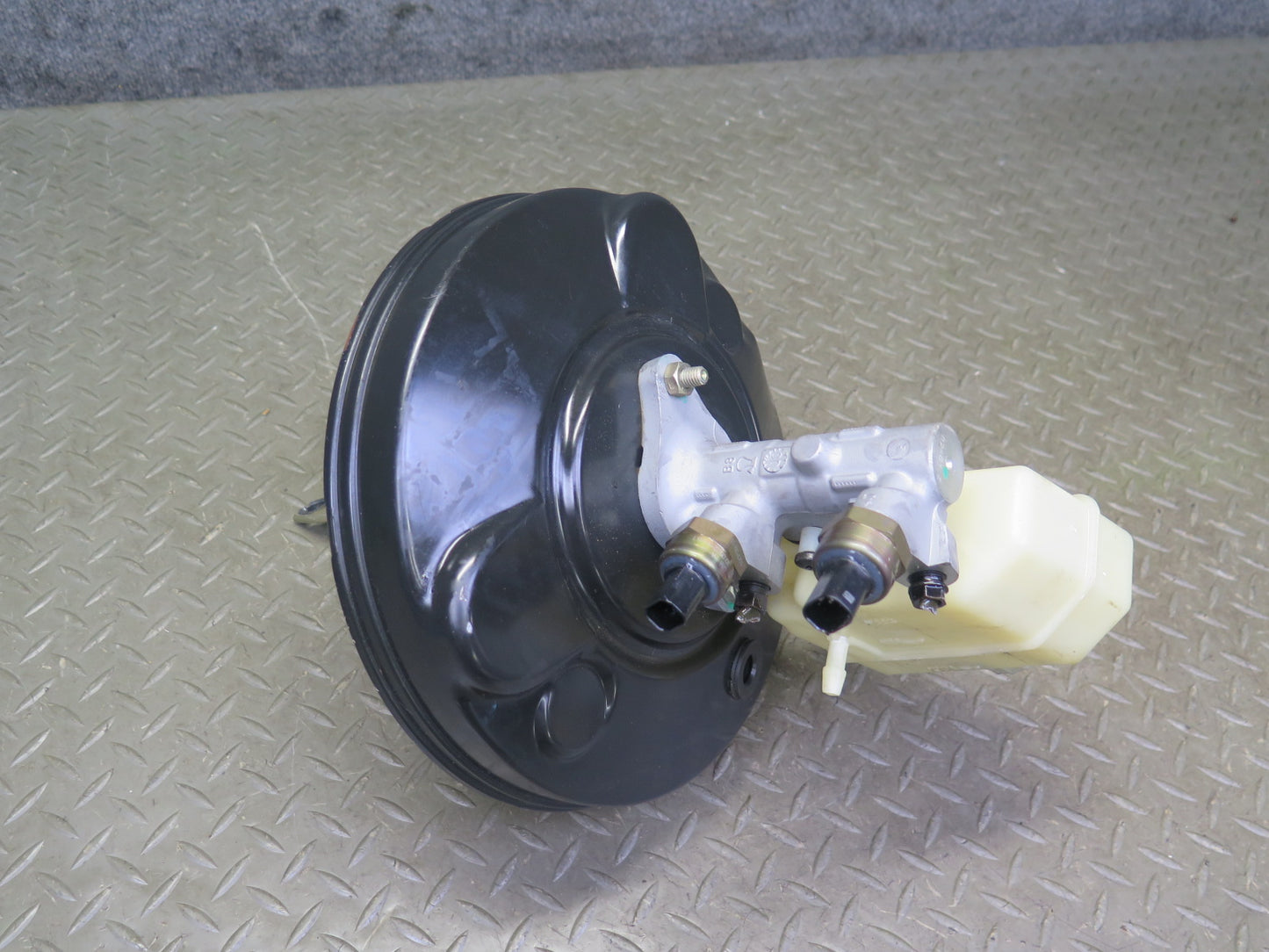 01-06 BMW E46 330ci Brake Master Cylinder Booster Fluid Reservoir 77K Miles OEM