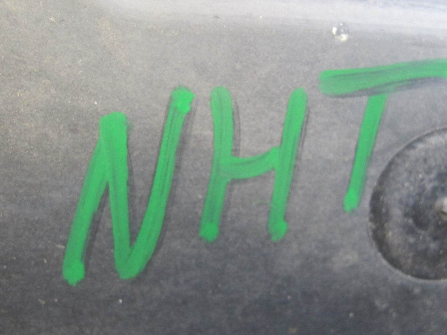 2008-2009 Hummer H2 Battery Tray Bracket Support