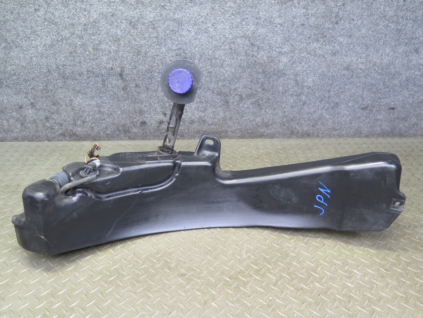 1999-2005 Porsche 911 Carrera 996 Windshield Washer Fluid Reservoir Tank w Pump