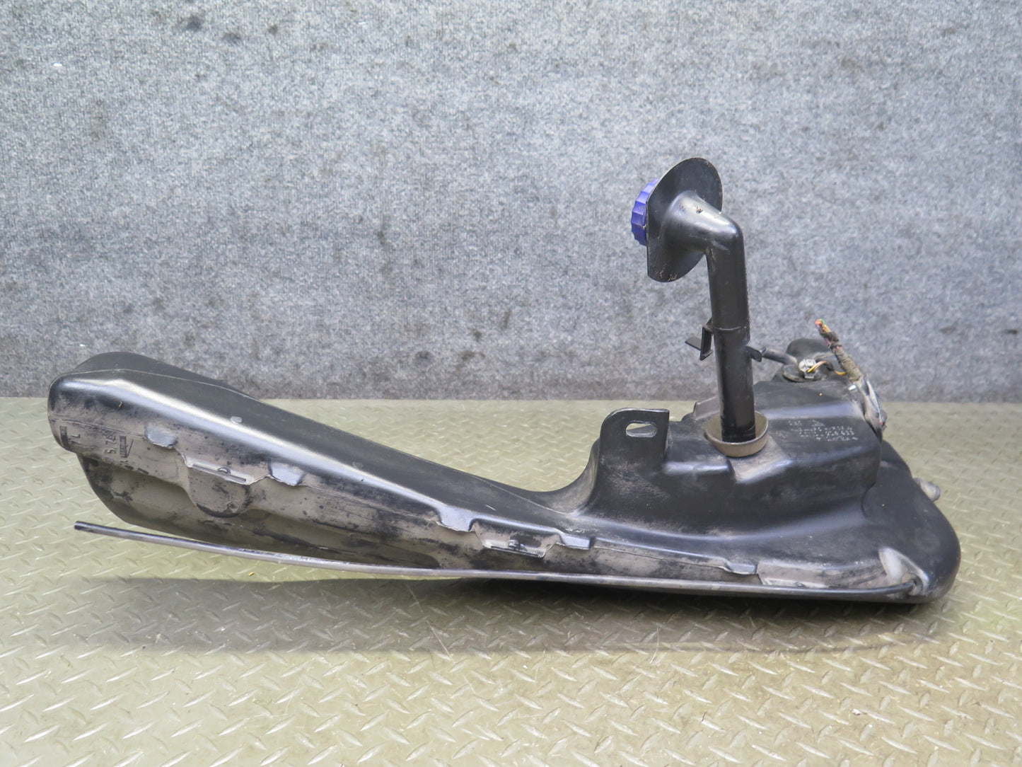 1999-2005 Porsche 911 Carrera 996 Windshield Washer Fluid Reservoir Tank w Pump