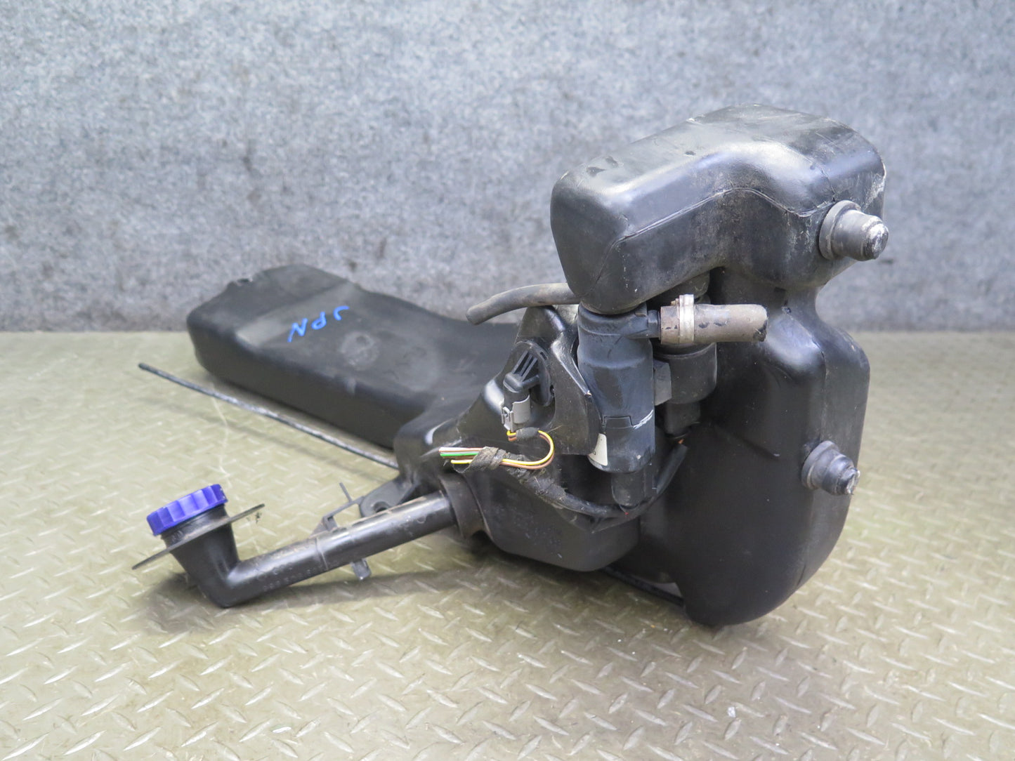 1999-2005 Porsche 911 Carrera 996 Windshield Washer Fluid Reservoir Tank w Pump