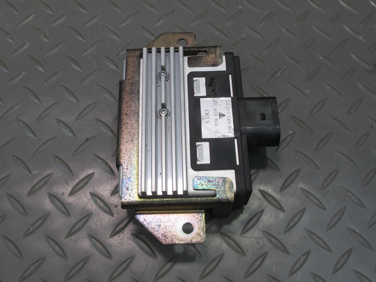 2002-2004 Porsche 911 996 Fuel Pump Control Module 99662011500