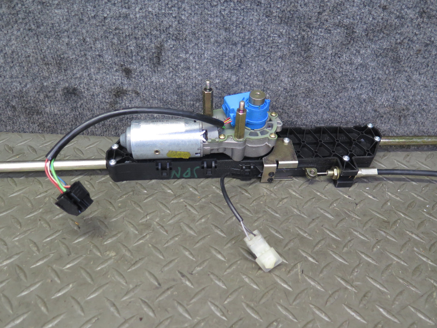 1999-2005 Porsche 911 Carrera 996 Convert TOP Roof Lock Latch Drive Motor Assy