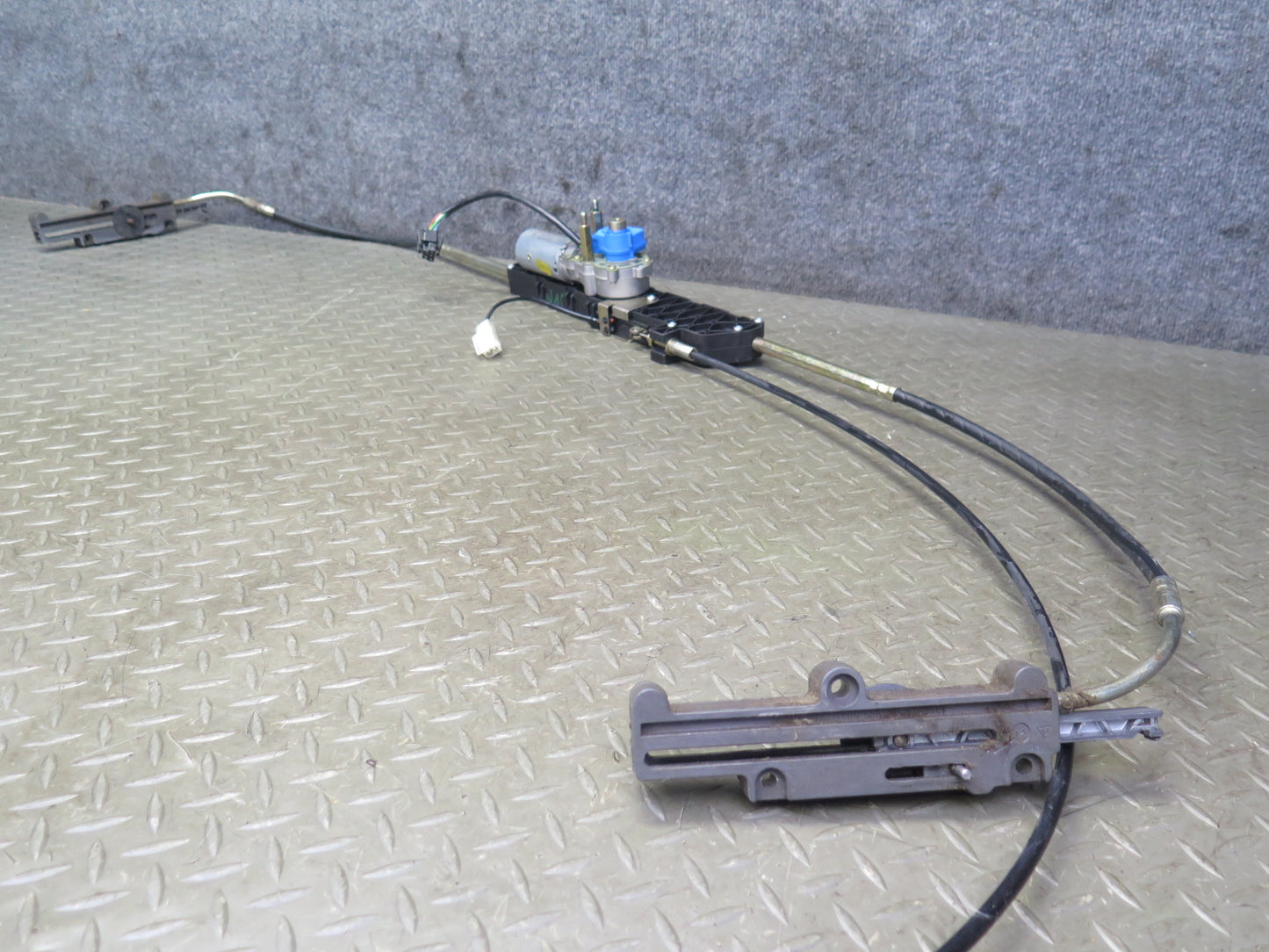 1999-2005 Porsche 911 Carrera 996 Convert TOP Roof Lock Latch Drive Motor Assy