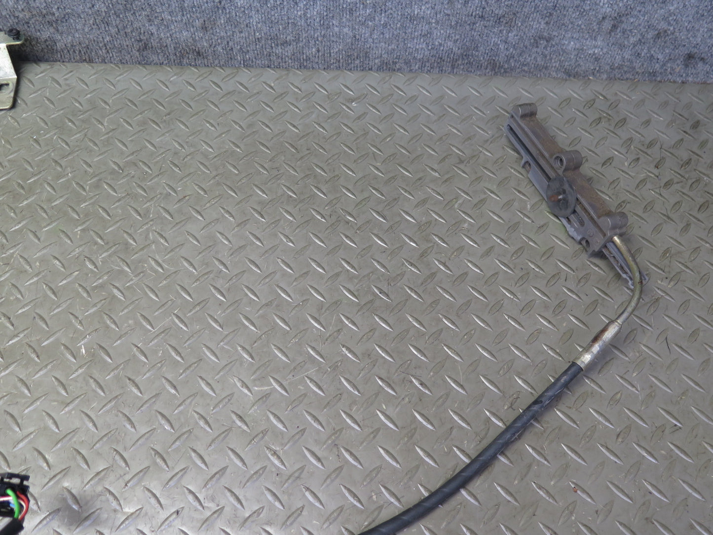 1999-2005 Porsche 911 Carrera 996 Convert TOP Roof Lock Latch Drive Motor Assy