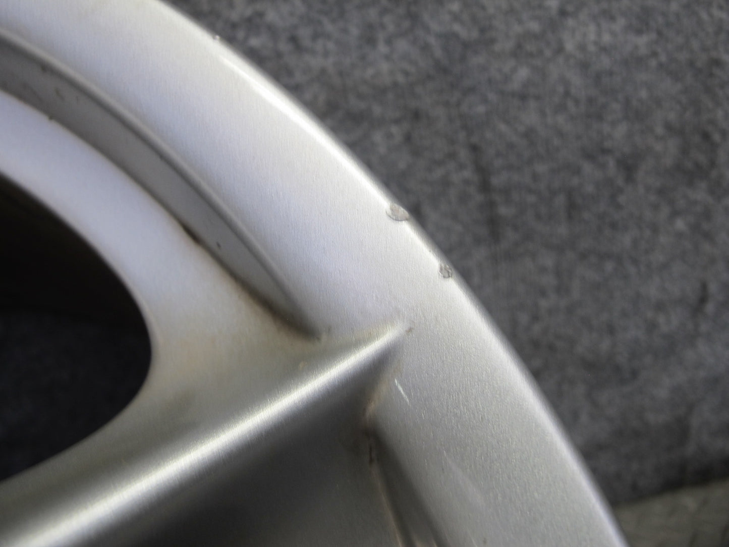 2002-2005 Porsche 911 996 Rear Factory R18 18" Alloy Wheel Rim 18x10J ET65