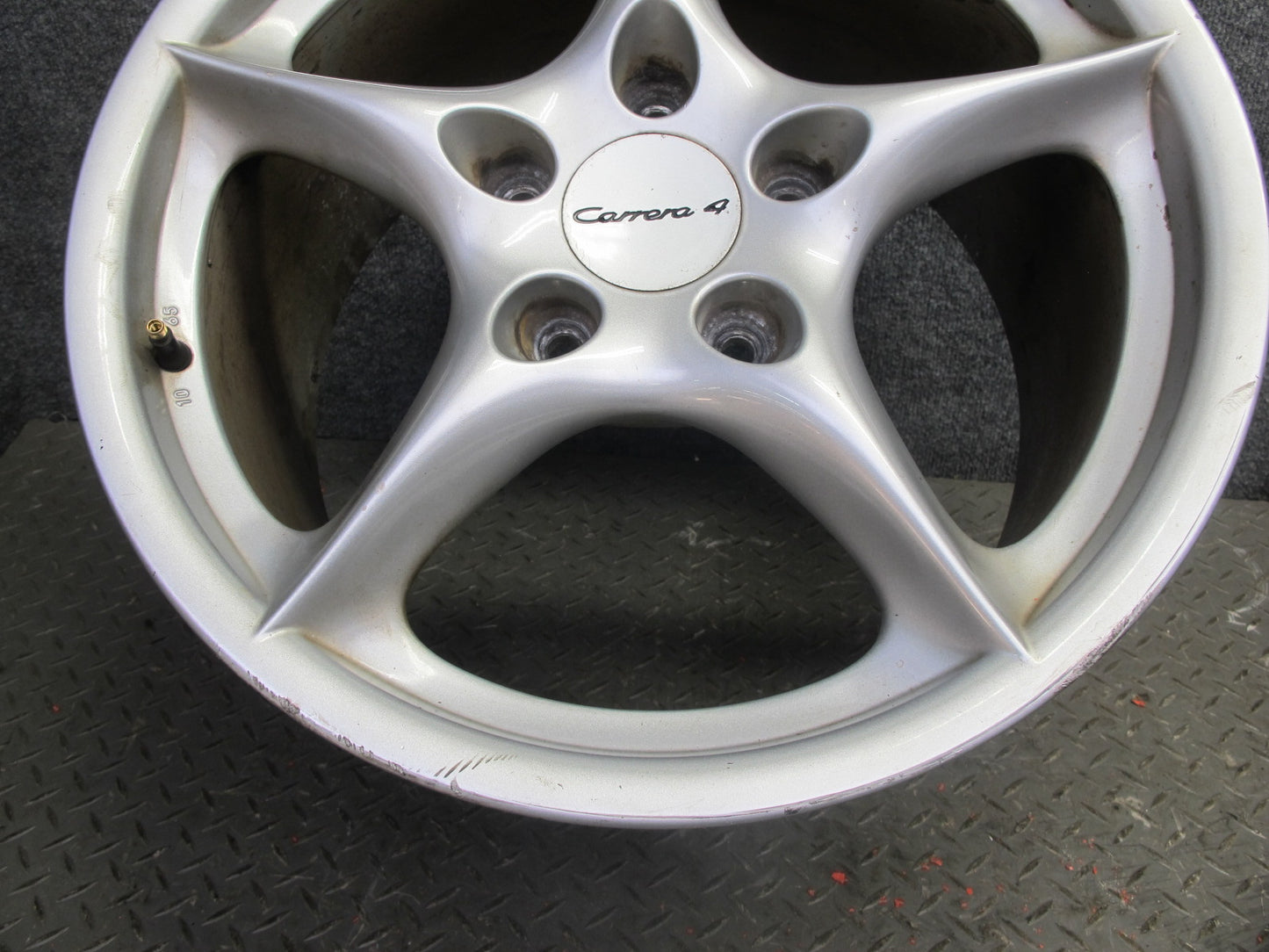 2002-2005 Porsche 911 996 Rear Factory R18 18" Alloy Wheel Rim 18x10J ET65